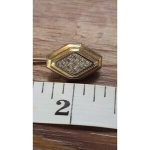 Signed Avon Gold Tone Pave Rhinestone Diamond Shape Stickpin Hat Pin w/ Cap